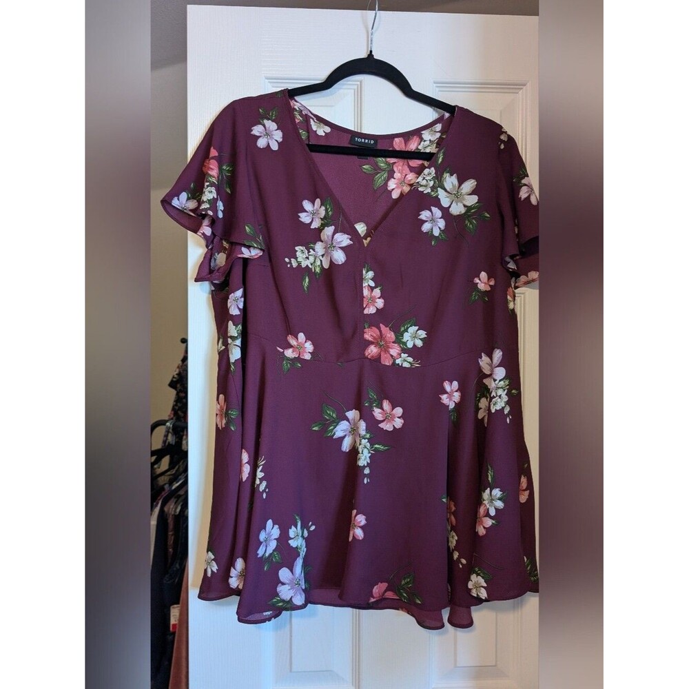 Torrid Maroon Floral Peplum Blouse V-Neck Flutter Sleeve Top Size 1X